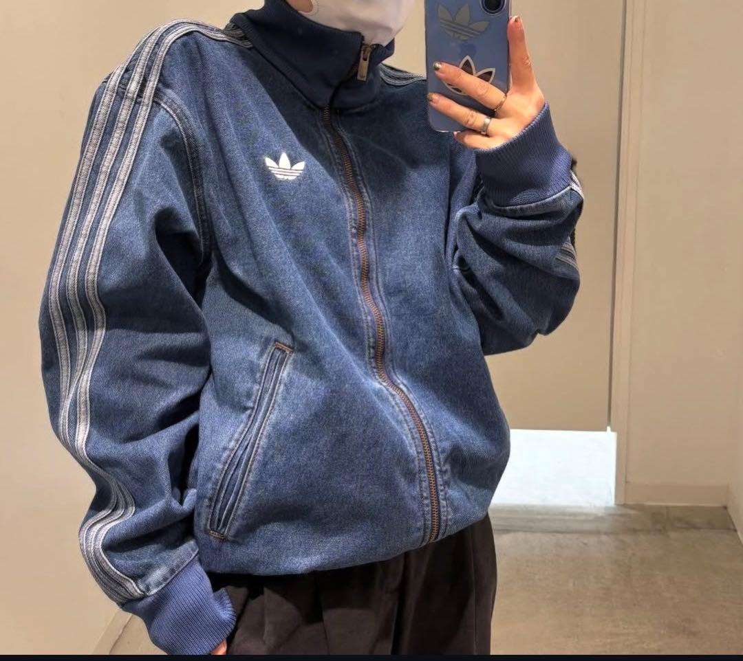 新品Ｌ】アディダス　デニムジャケットファイヤーバードトラック インディゴブルー