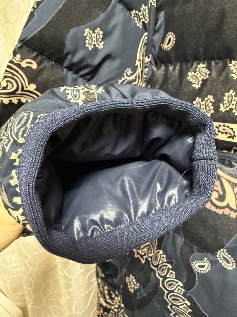 モンクレール Freville バンダナ柄 リバーシブルダウン - メルカリ