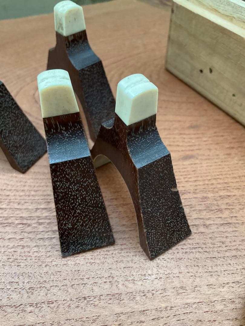 hako蔵出し　紫檀？琴柱 14個 弦楽器 古美術品，天然素材　共箱付き