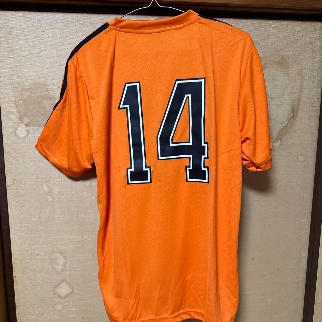 オレンジ Vネックシャツ 14番