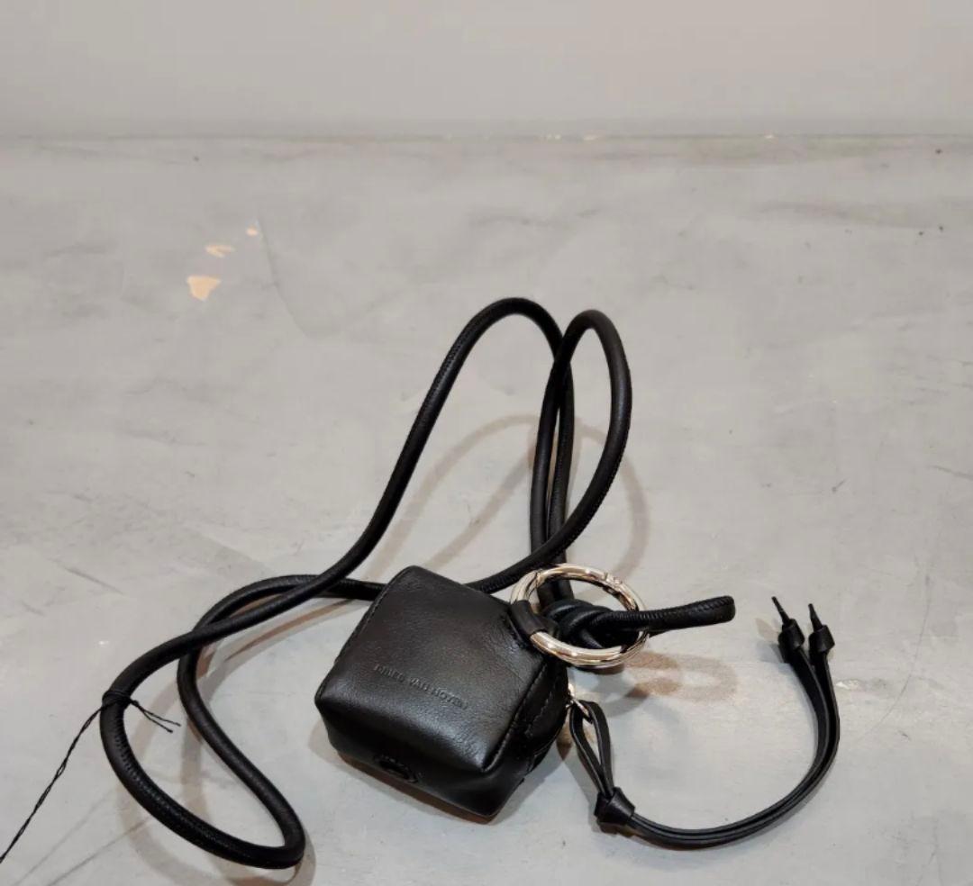 う*り様 DRIES VAN NOTEN | LEATHER AIRPOD エア - メルカリ