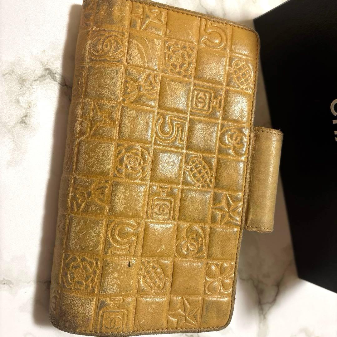 CHANEL エンボス加工 アイコンライン 長財布 ベージュ イエロー