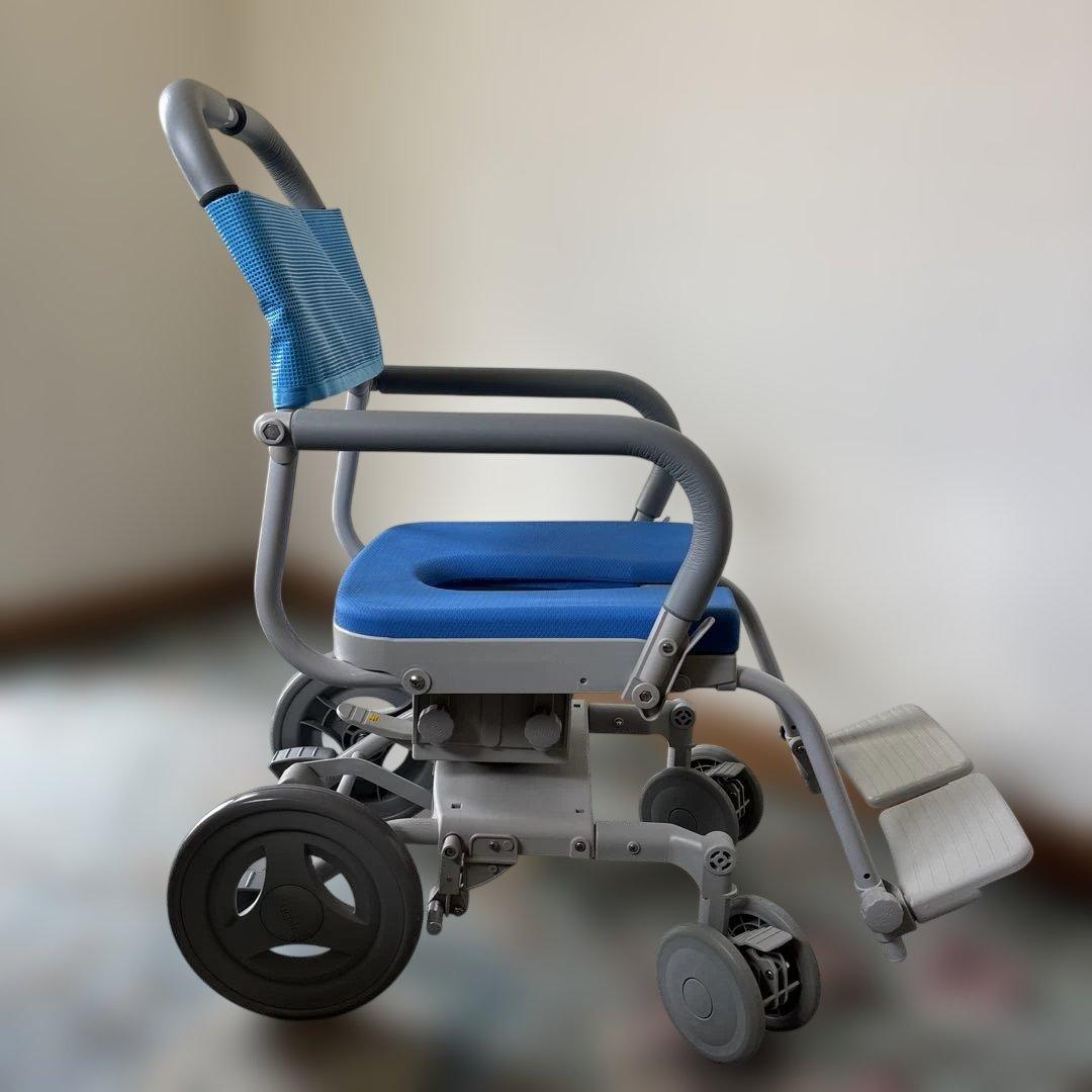 【uchie】くるくるチェアD 入浴用車椅子 青