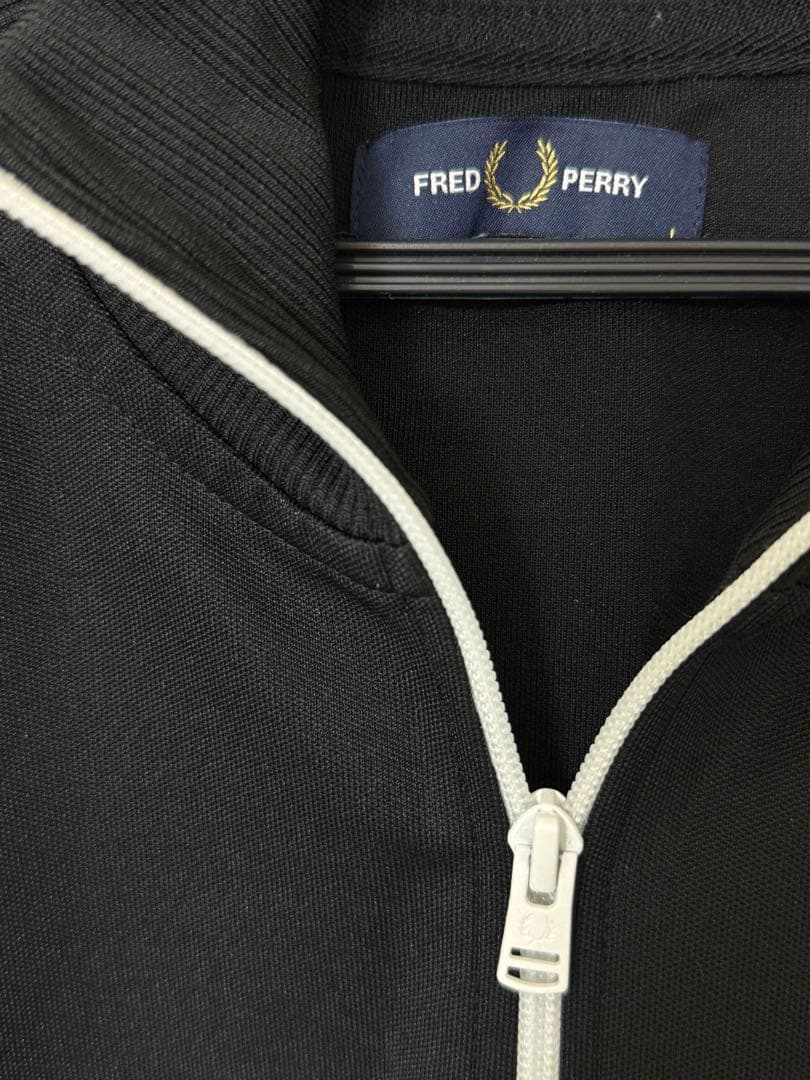 FRED PERRY ブラック ジャージ　トラックジャケット