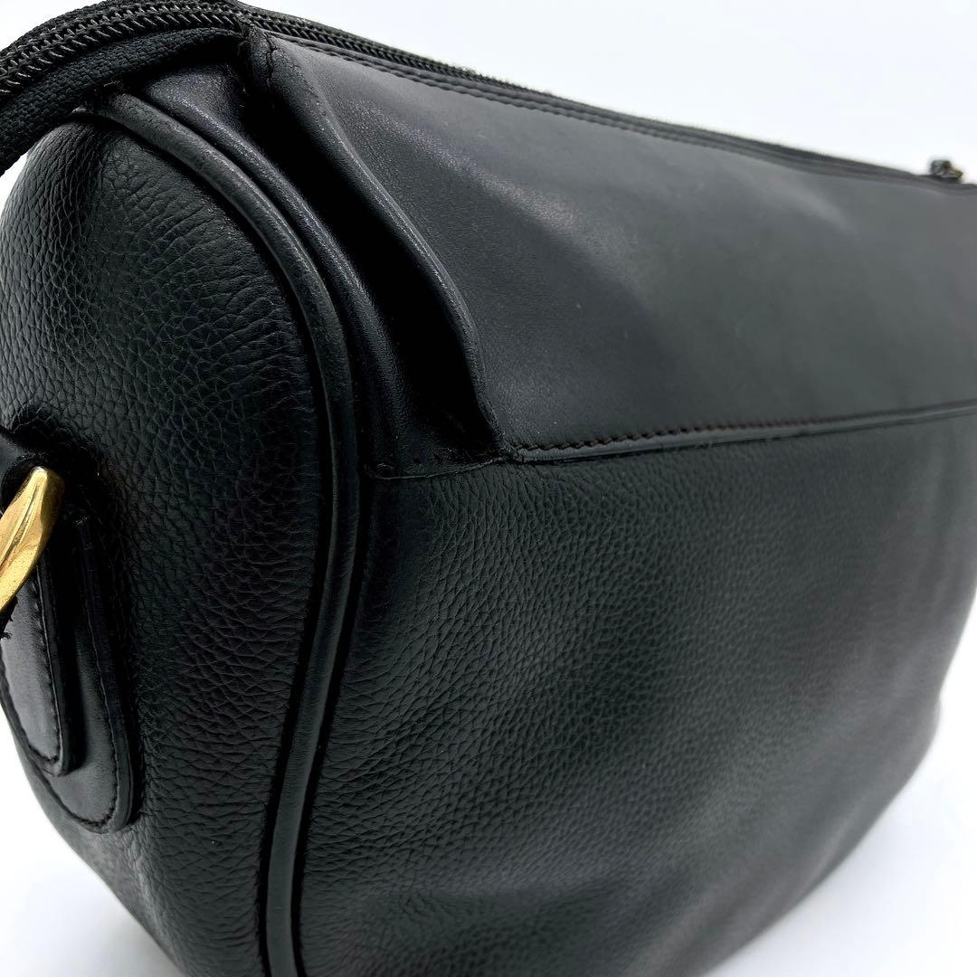 【GUCCI】ショルダーバッグ　インターロッキング　レザー　ブラック