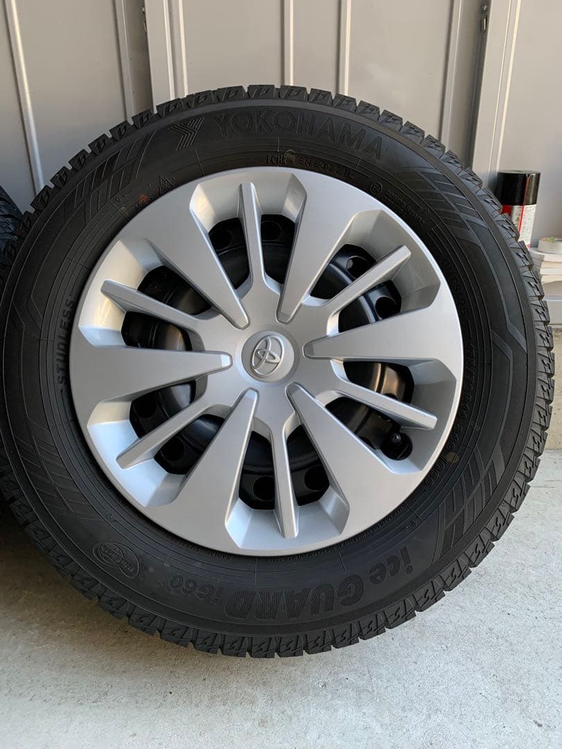 トヨタヤリス用　スタッドレス＆スチールホイール(新品ホイールキャップ付)
