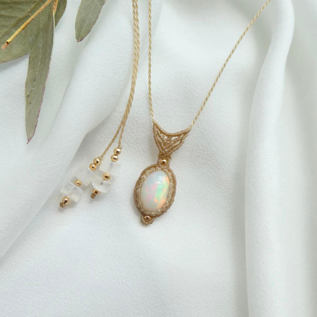 オパールのマクラメネックレス