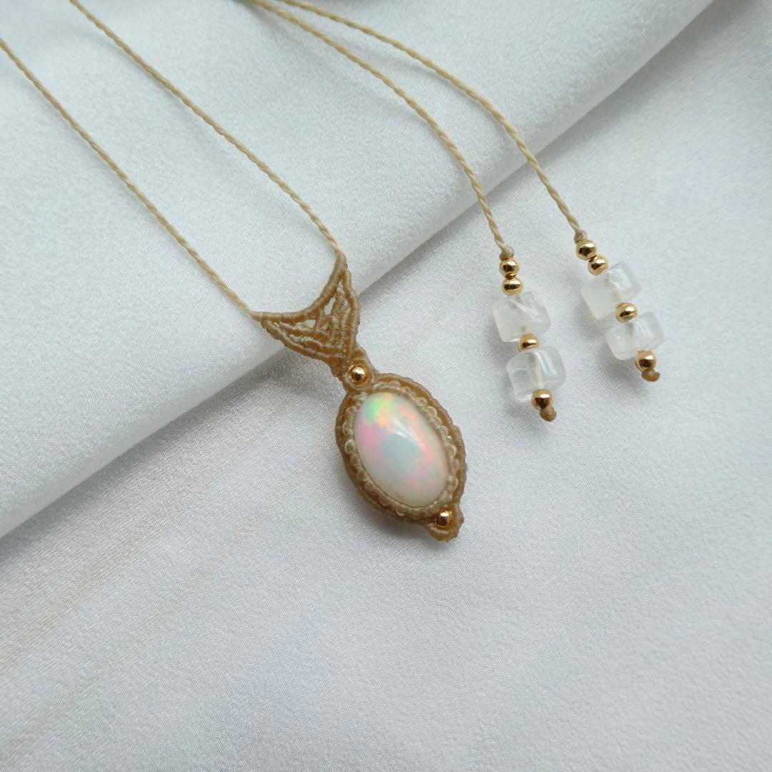 オパールのマクラメネックレス
