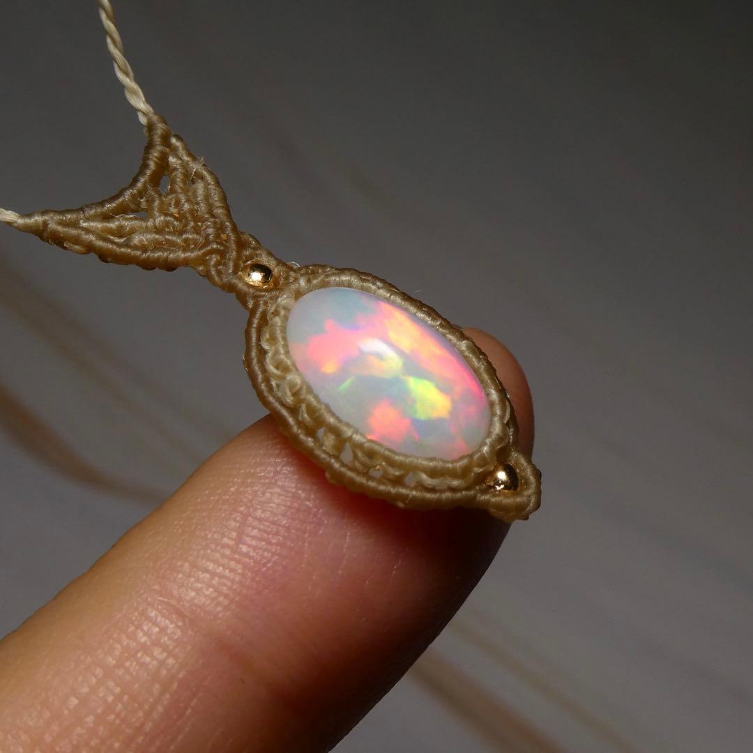 オパールのマクラメネックレス