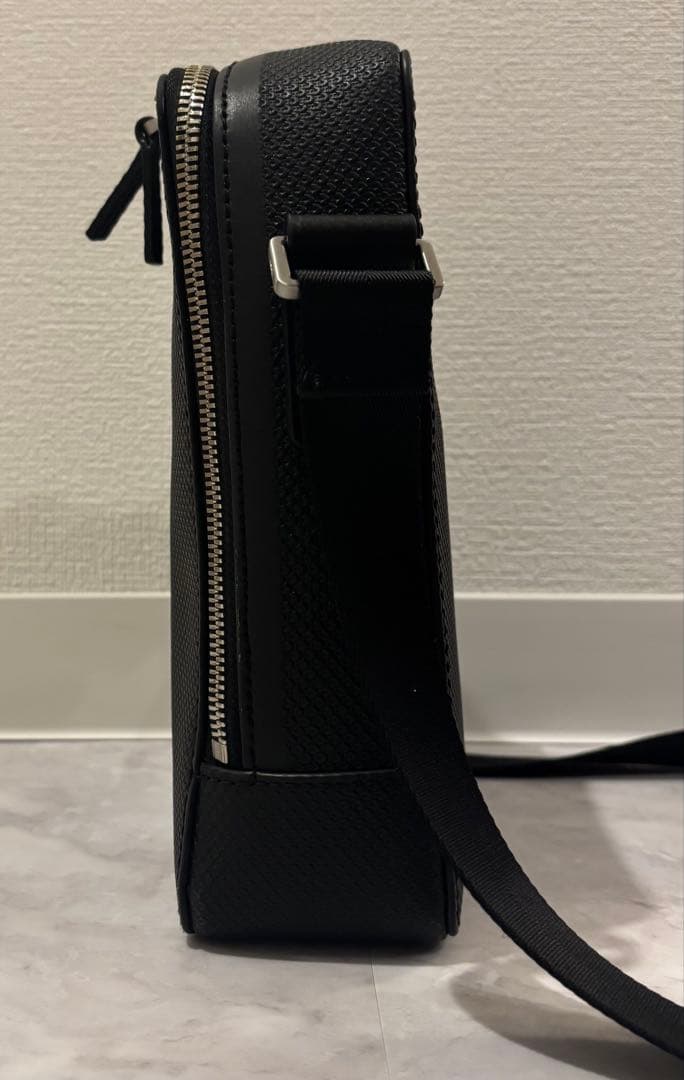 ラコステ CHANTACO バーティカルカメラバッグ