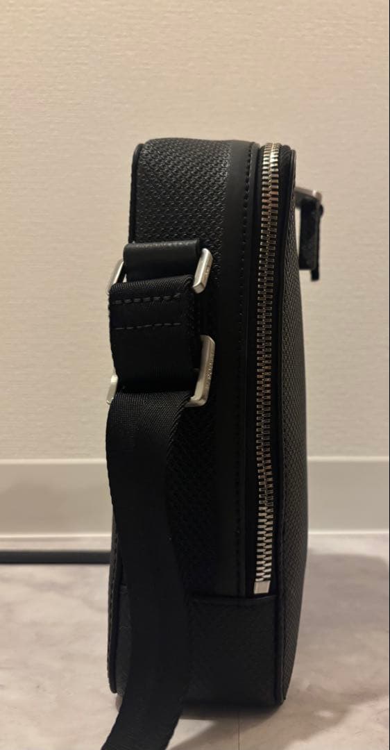 ラコステ CHANTACO バーティカルカメラバッグ