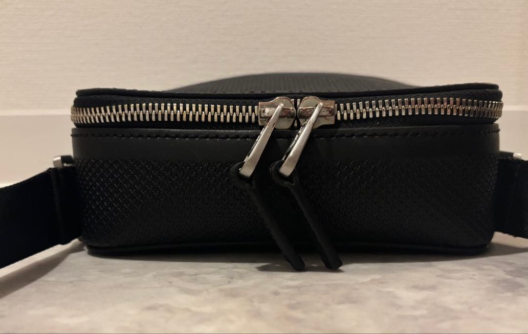 ラコステ CHANTACO バーティカルカメラバッグ