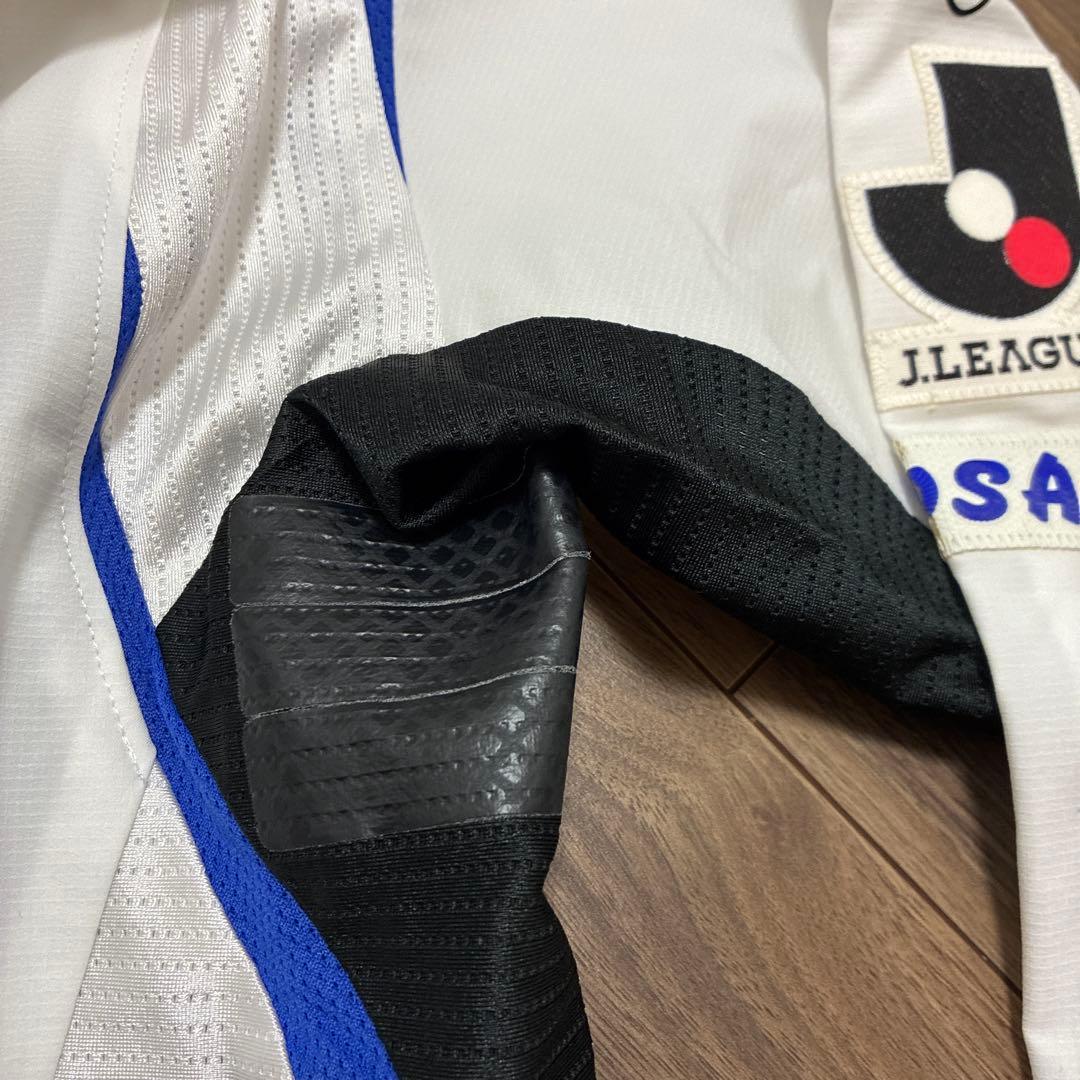 ガンバ大阪 選手実使用公式戦ユニフォーム 長袖8番 Umbro - メルカリ
