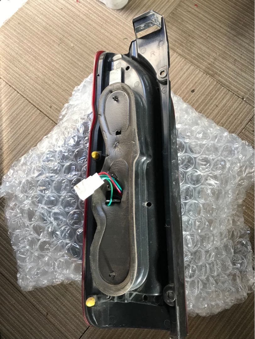 ハイエースLEDテールランプ（右）