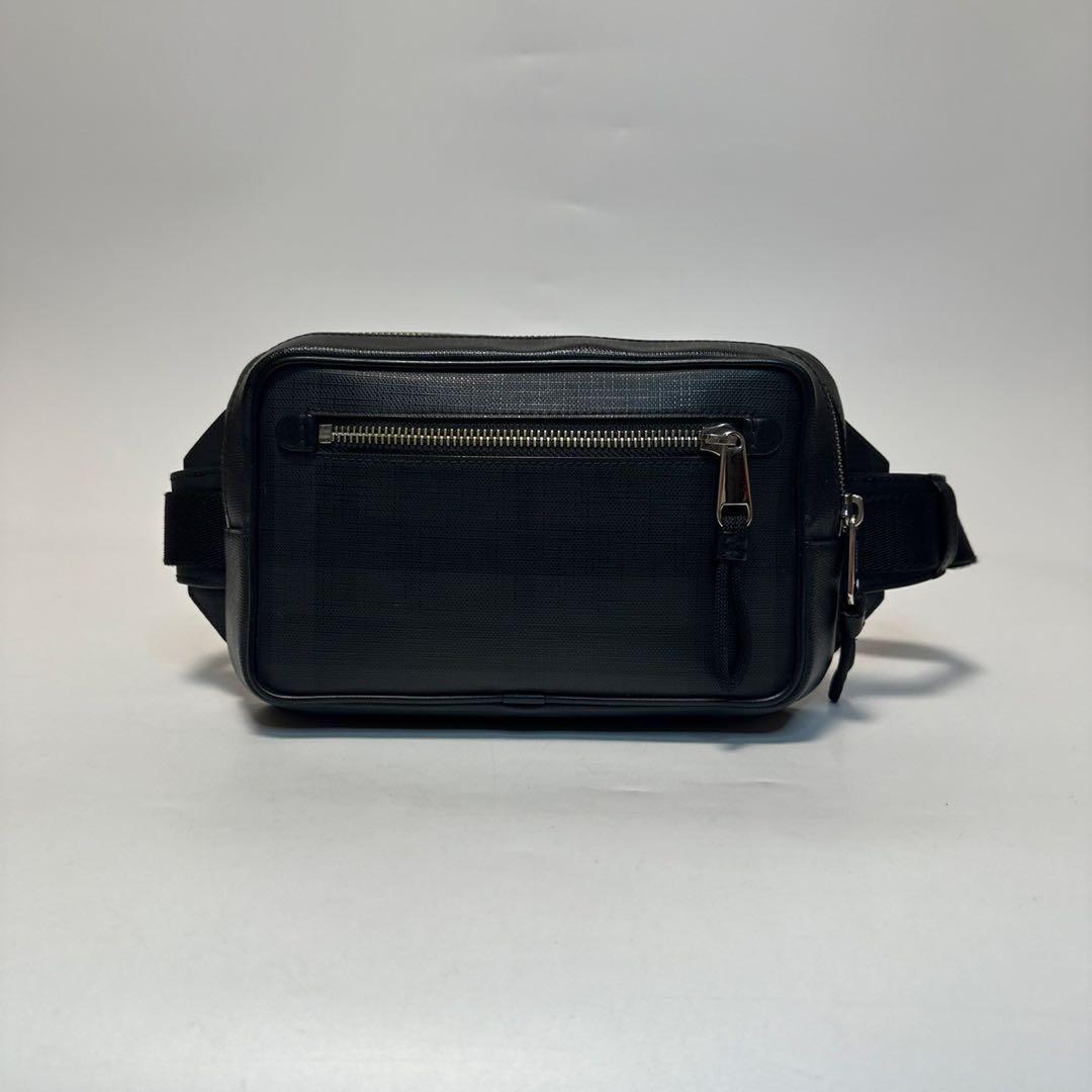 m92【未使用級】バーバリー　ロンドンチェック　PVC ボディバッグショルダー.