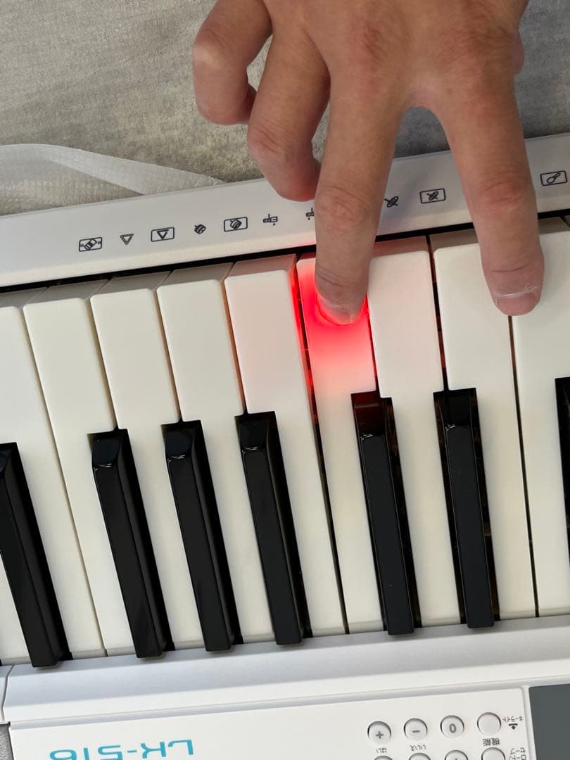 CASIO LK-516 電子キーボード 61鍵盤.
