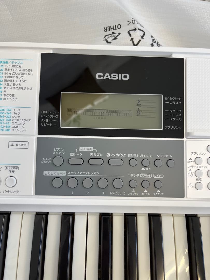 CASIO LK-516 電子キーボード 61鍵盤.