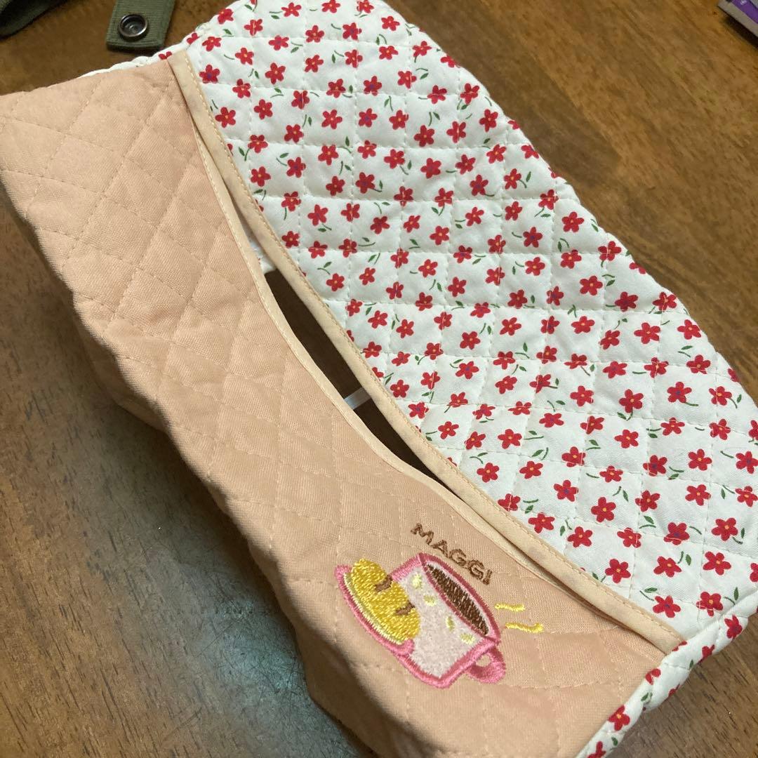 MAGGI マギー　ティッシュボックスカバー　キルティング　マグカップ刺繍　花柄