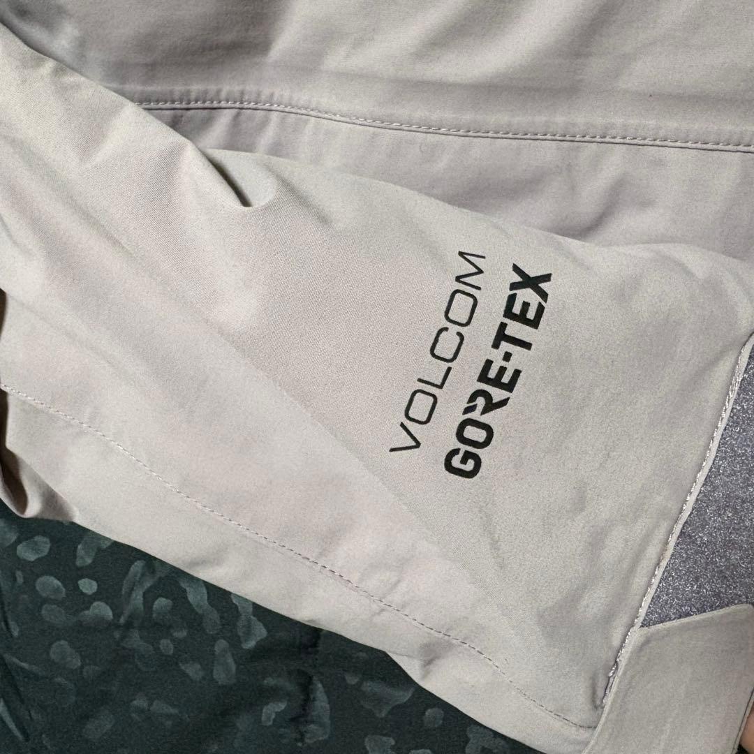 VOLCOMレディース　スノーウェア　スノボウェア　スキーウェア　ピンク