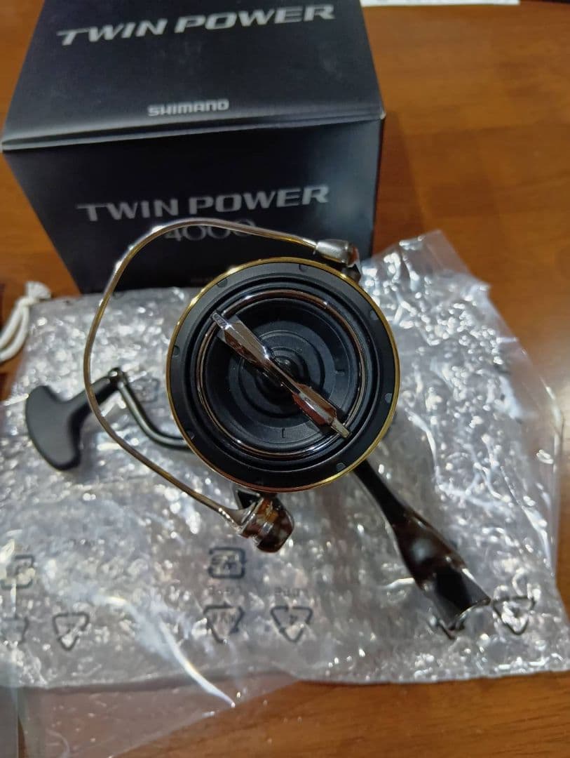 【美品】シマノ 20ツインパワー 4000