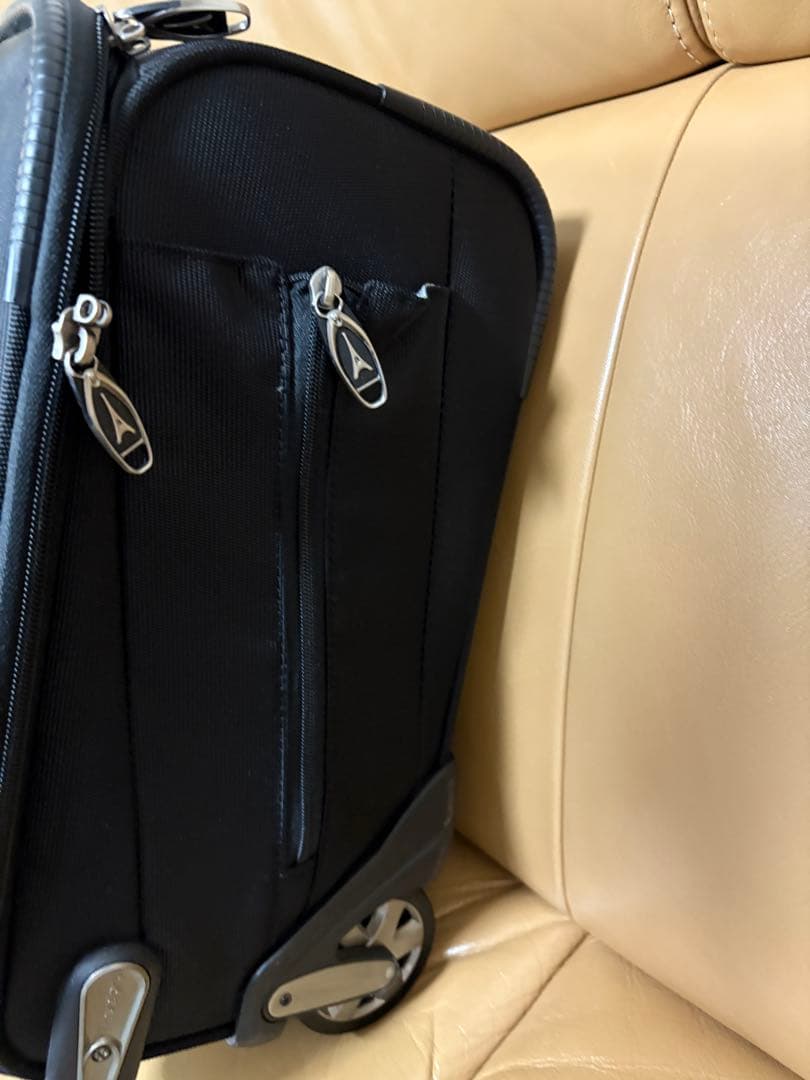 週末値下げTravelpro Crew10 Rolling Tote - メルカリ