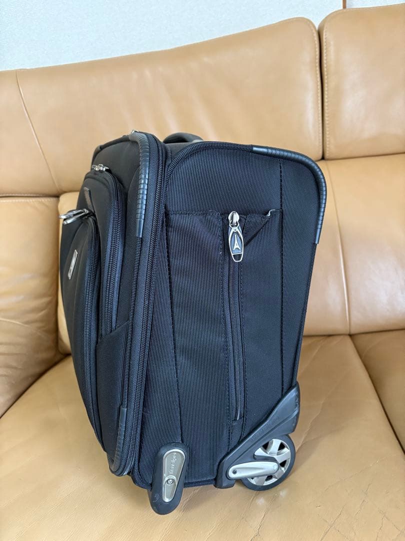 週末値下げTravelpro Crew10 Rolling Tote - メルカリ