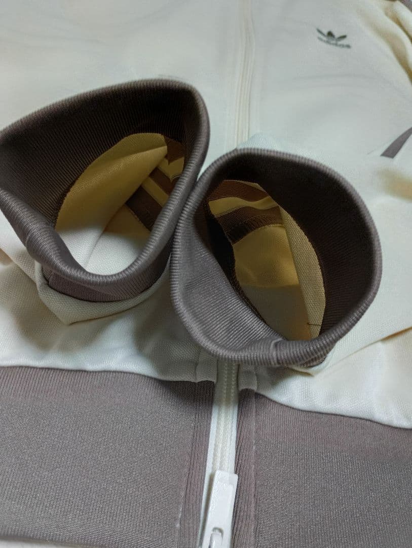 adidas ベージュ クラシック L 美品 JP2522 - メルカリ