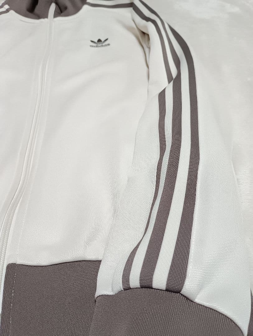 adidas ベージュ クラシック L 美品 JP2522 - メルカリ