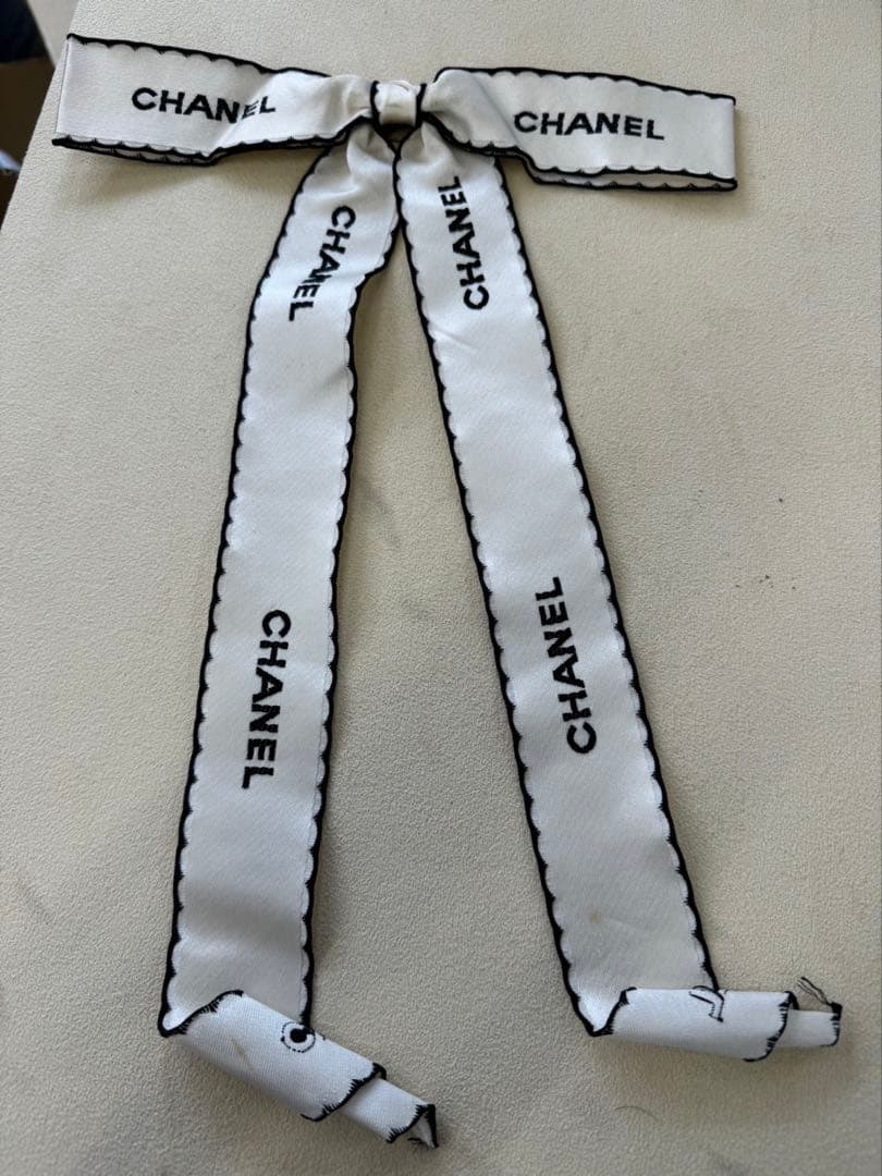 G267 シャネル ブローチ リボン ホワイト リュバン ドゥ シャネル ブローチ ホワイトゴールド | CHANEL シャネル