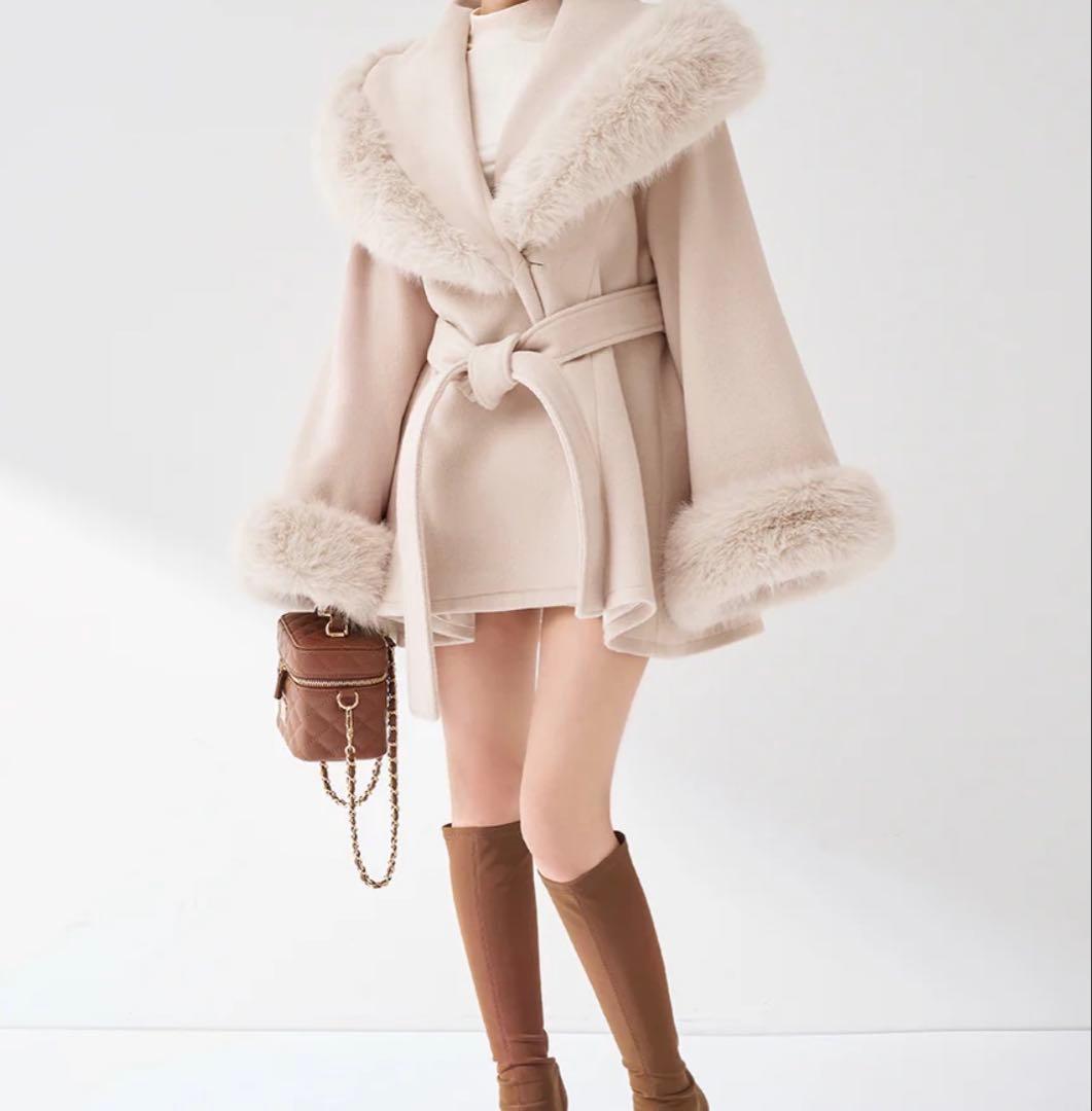 ダーリッチ　ファー付きフレアポンチョコート フリー/ピンク/ノベルティハンガー付