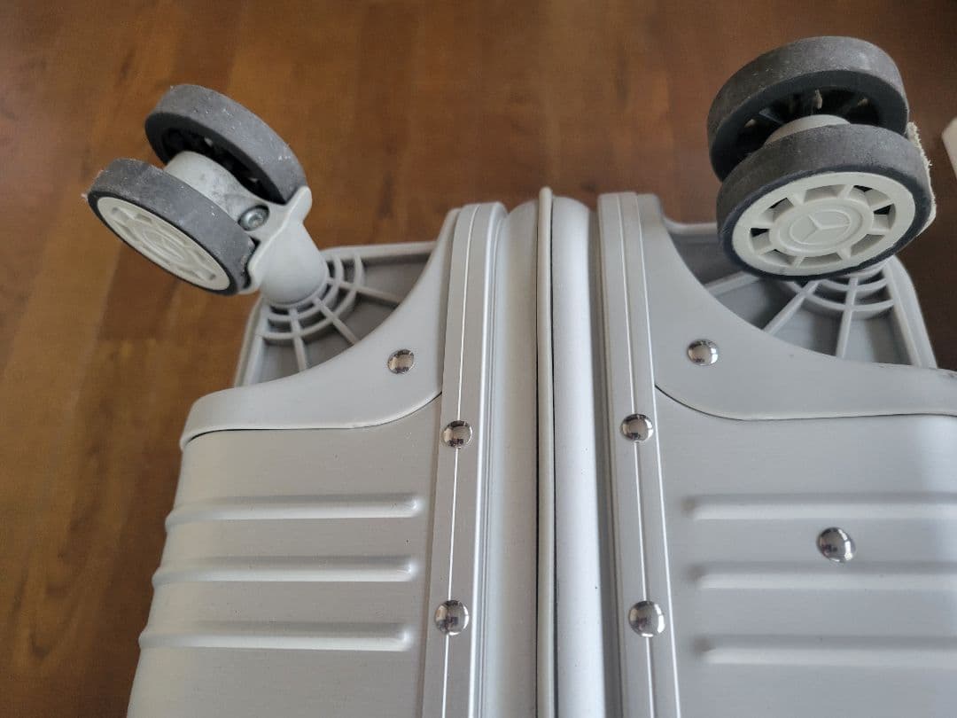 メルセデス・ベンツ シルバー キャリーケース 中古 値引き可 説明必読