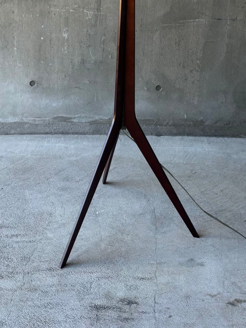 トライポットスタンドランプ　ミッドセンチュリー　モダン