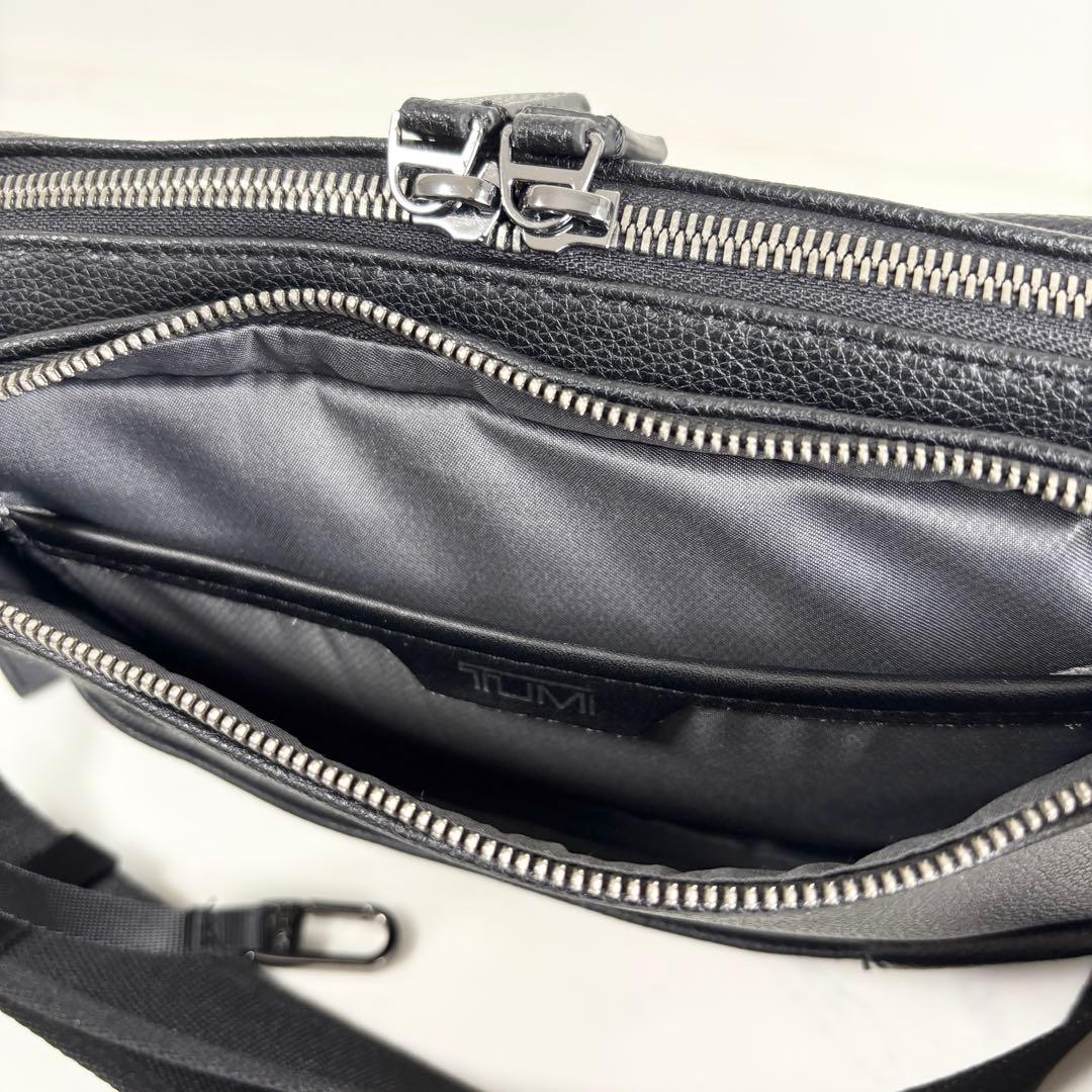 未使用 TUMI ダンテ ユーティリティ ポーチ ボディバッグ レザー ブラック