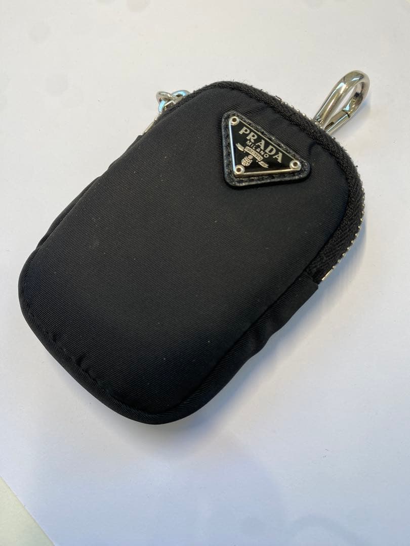 PRADA RE-NYLON ブラックミニポーチ　トライアングルロゴ