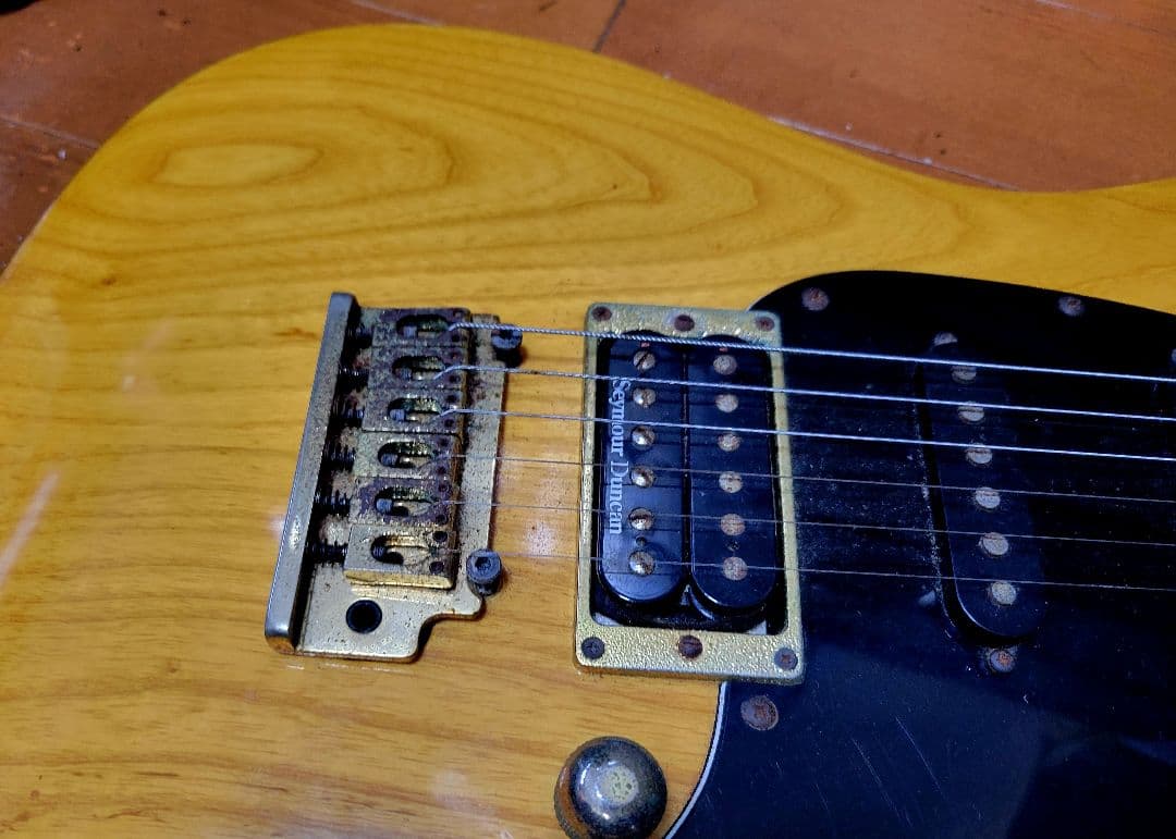 美品 エレキギター ナチュラルカラー ハムバッカー