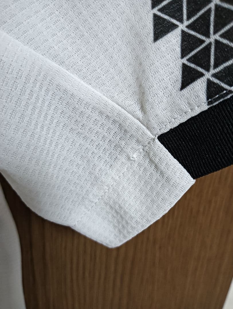 アディダス ユベントス オーセンティックユニフォーム 22/23 O 紙タグ付き