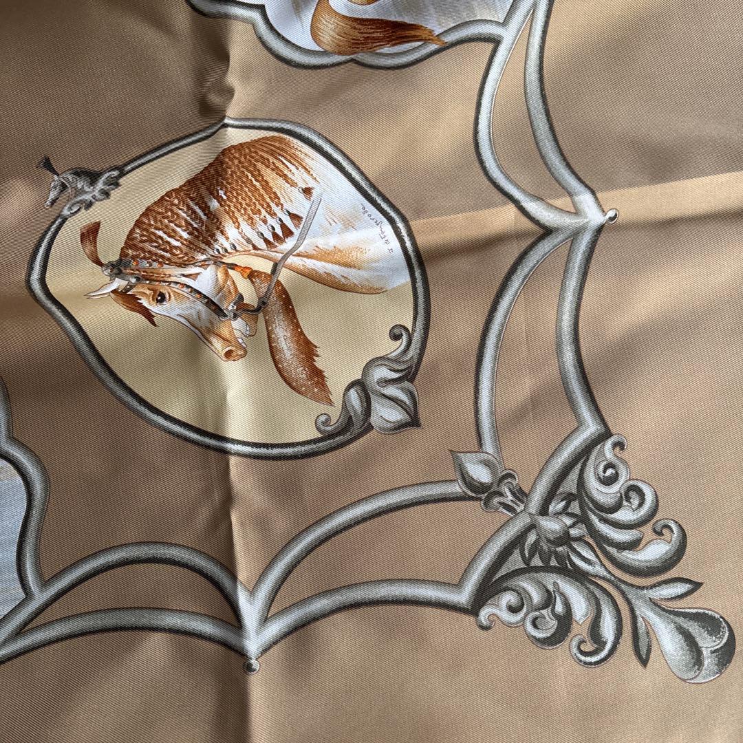 エルメスHERMES LES CHEVAUX DES MOGHOLS スカーフ