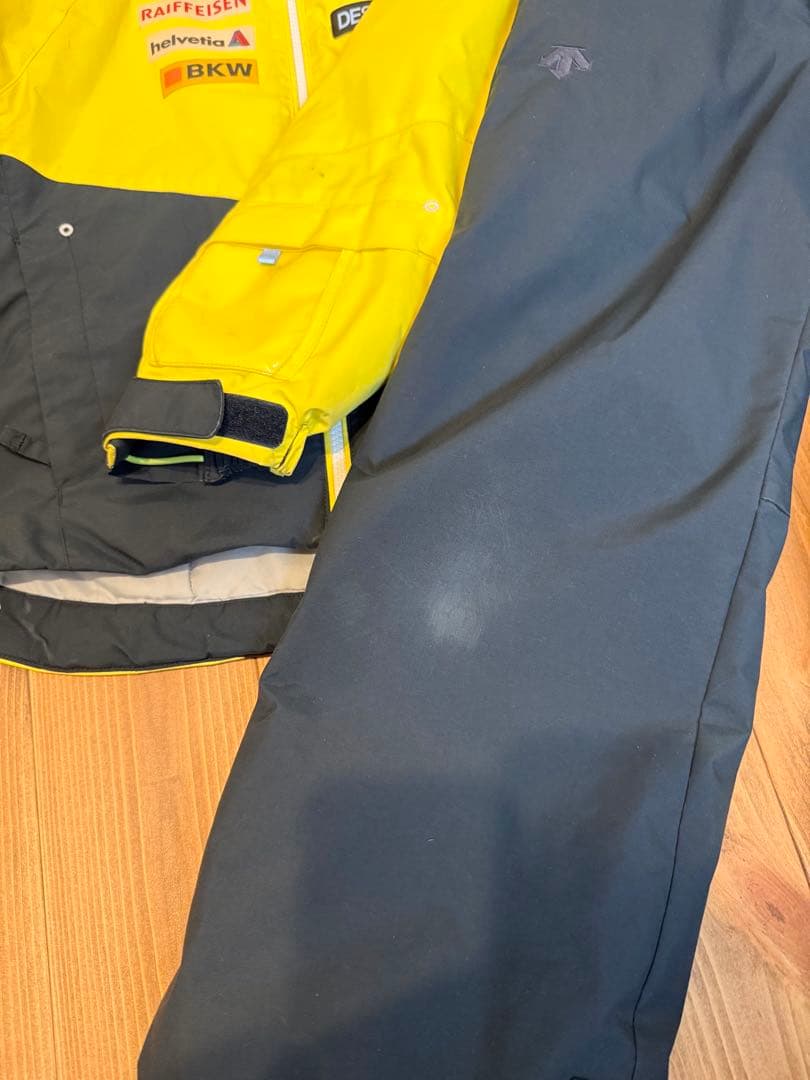 デサント DESCENTE スキーウェア上下　イエロー/ネイビー　130