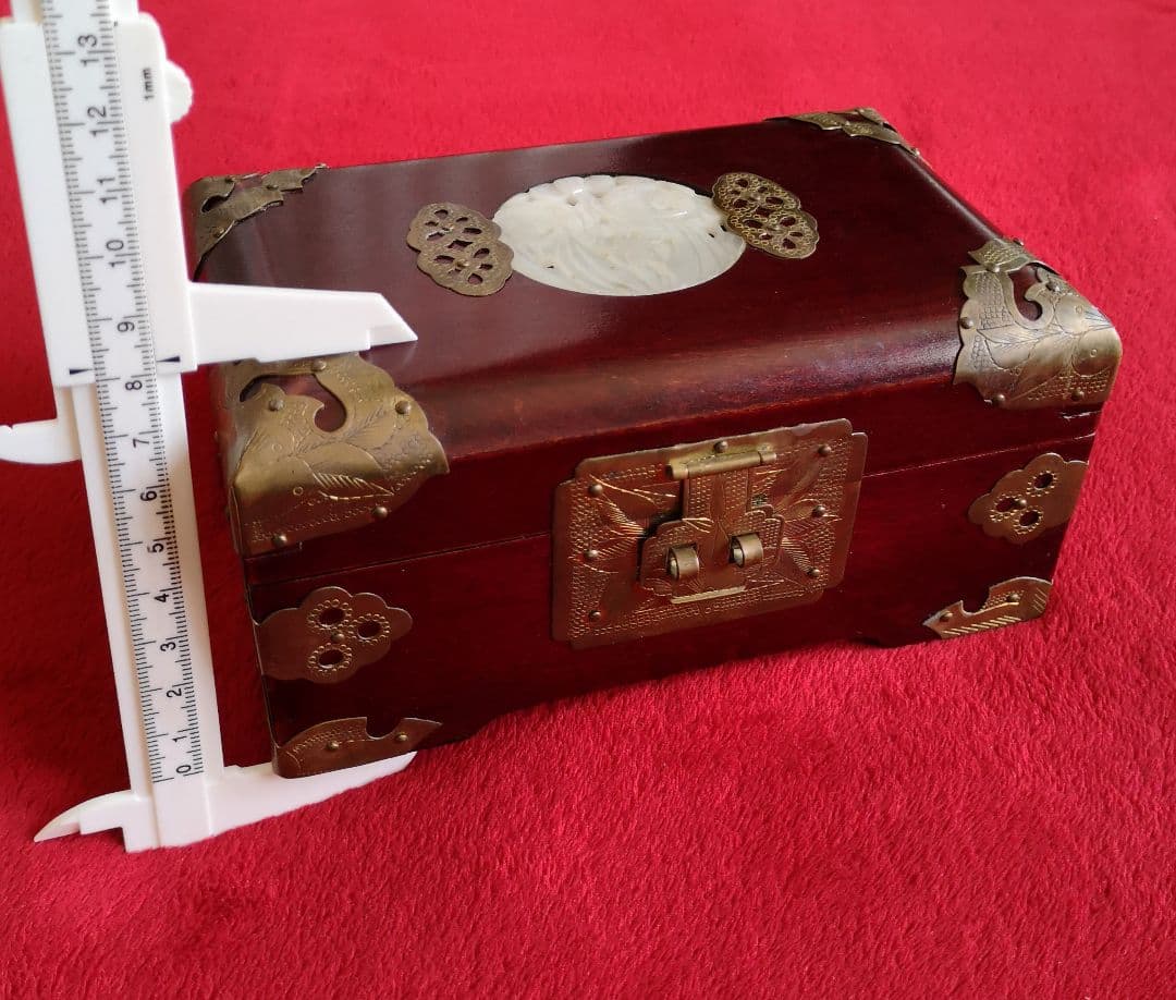 CHINAビンテージ 宝石箱 白翡翠 彫刻 魚 真鍮 葉 魚 装飾 木製 258