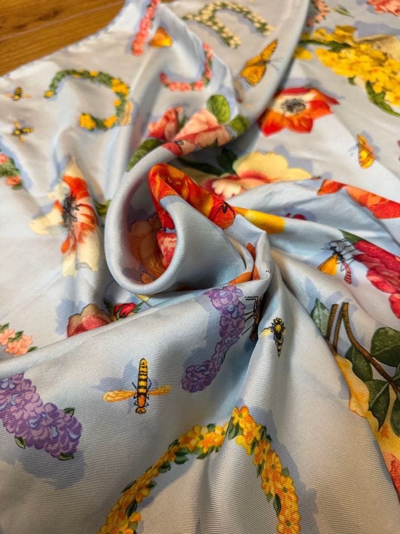 GUCCI 花柄 昆虫　大判　シルクスカーフ