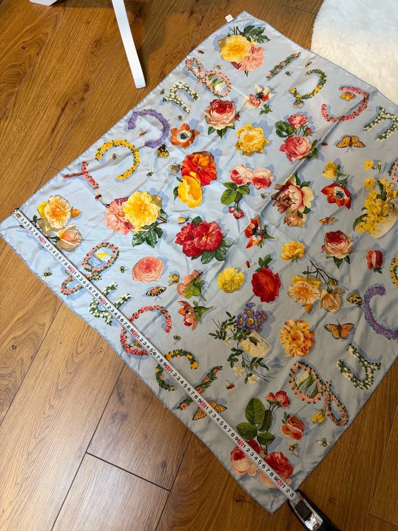 GUCCI 花柄 昆虫　大判　シルクスカーフ