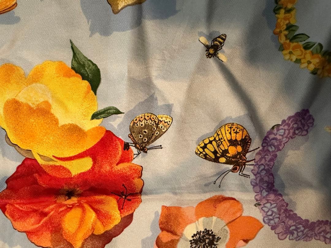 GUCCI 花柄 昆虫　大判　シルクスカーフ