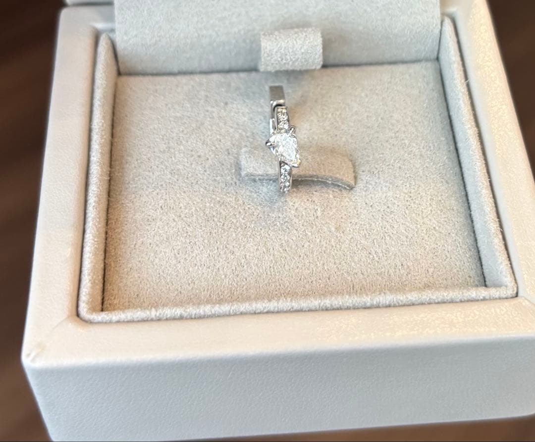 新品＊REPOSSI Serti sur Vide ピアス K18 WG