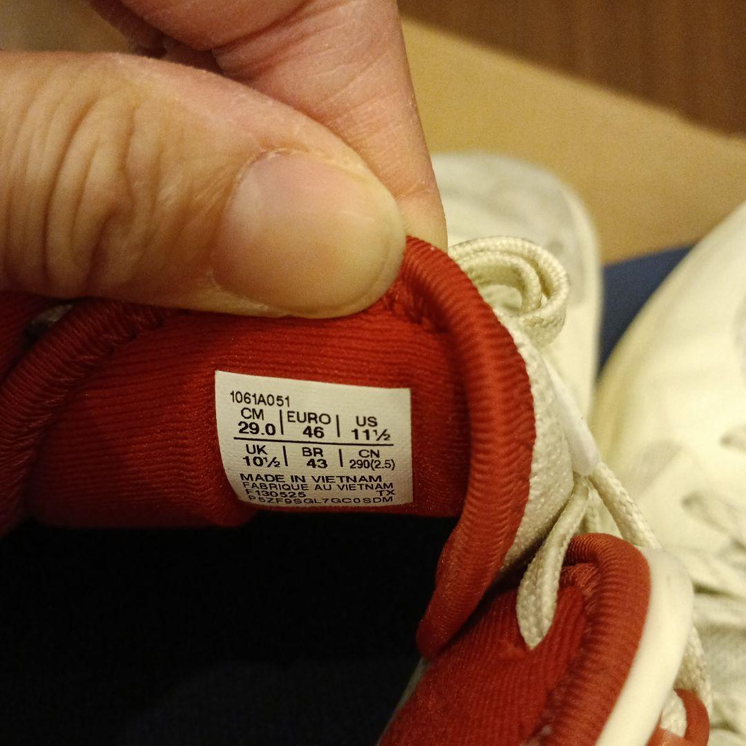 ASICS　NOVA SURGE LOW2　アイボリー