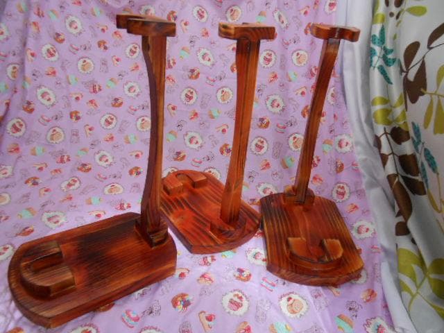 新品未使用(送料無料)8.980円　沖縄三線専用　木製三線台三個セット一括販売