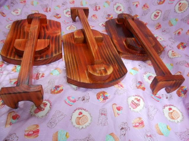 新品未使用(送料無料)8.980円　沖縄三線専用　木製三線台三個セット一括販売