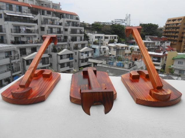 新品未使用(送料無料)8.980円　沖縄三線専用　木製三線台三個セット一括販売