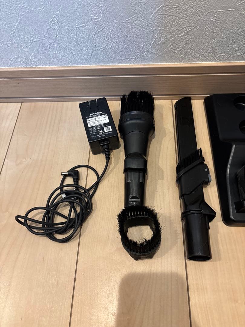 HITACHI コードレス掃除機　PV-BL3L BT新品レベル収納付スタンド