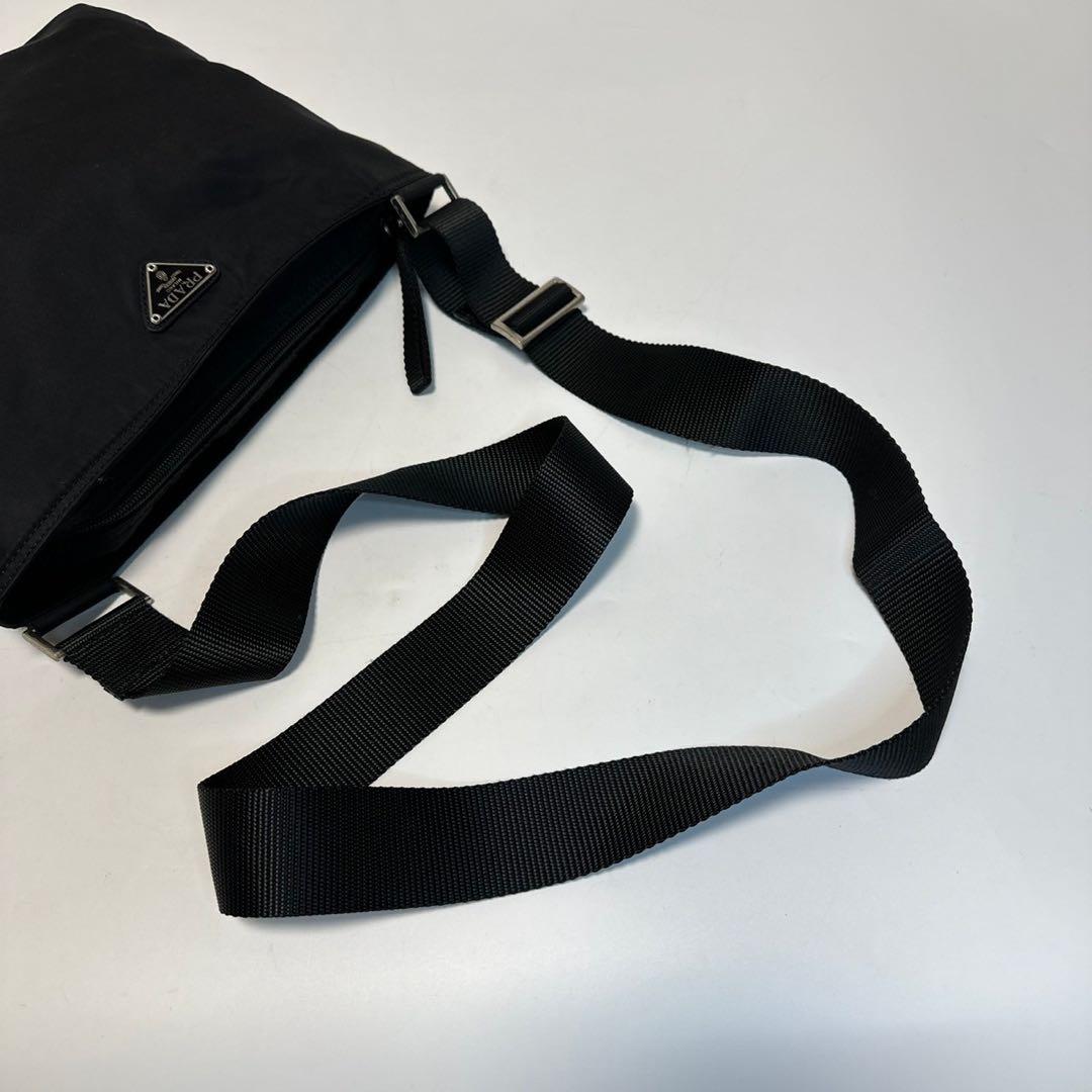 j93【極美品】プラダ 三角ロゴ ナイロンブラック ショルダーバッグ