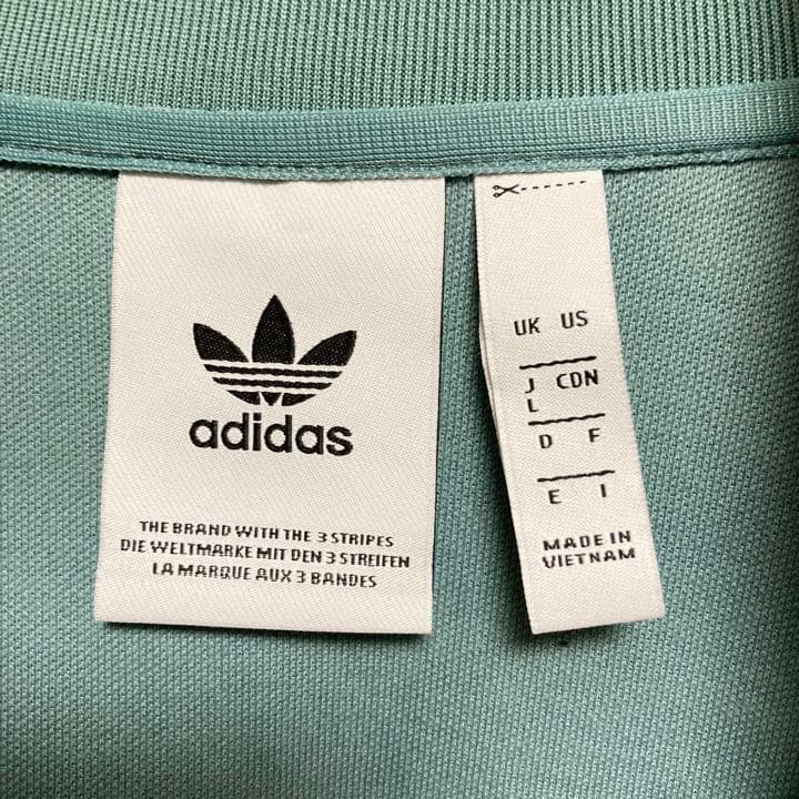 adidasトラックジャケット 刺繍ロゴ くすみグリーン Lサイズ